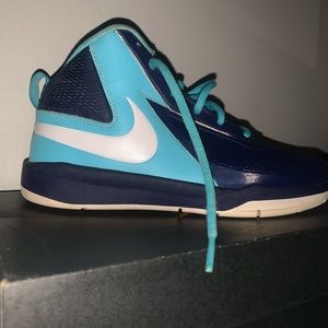 Nike women  7y